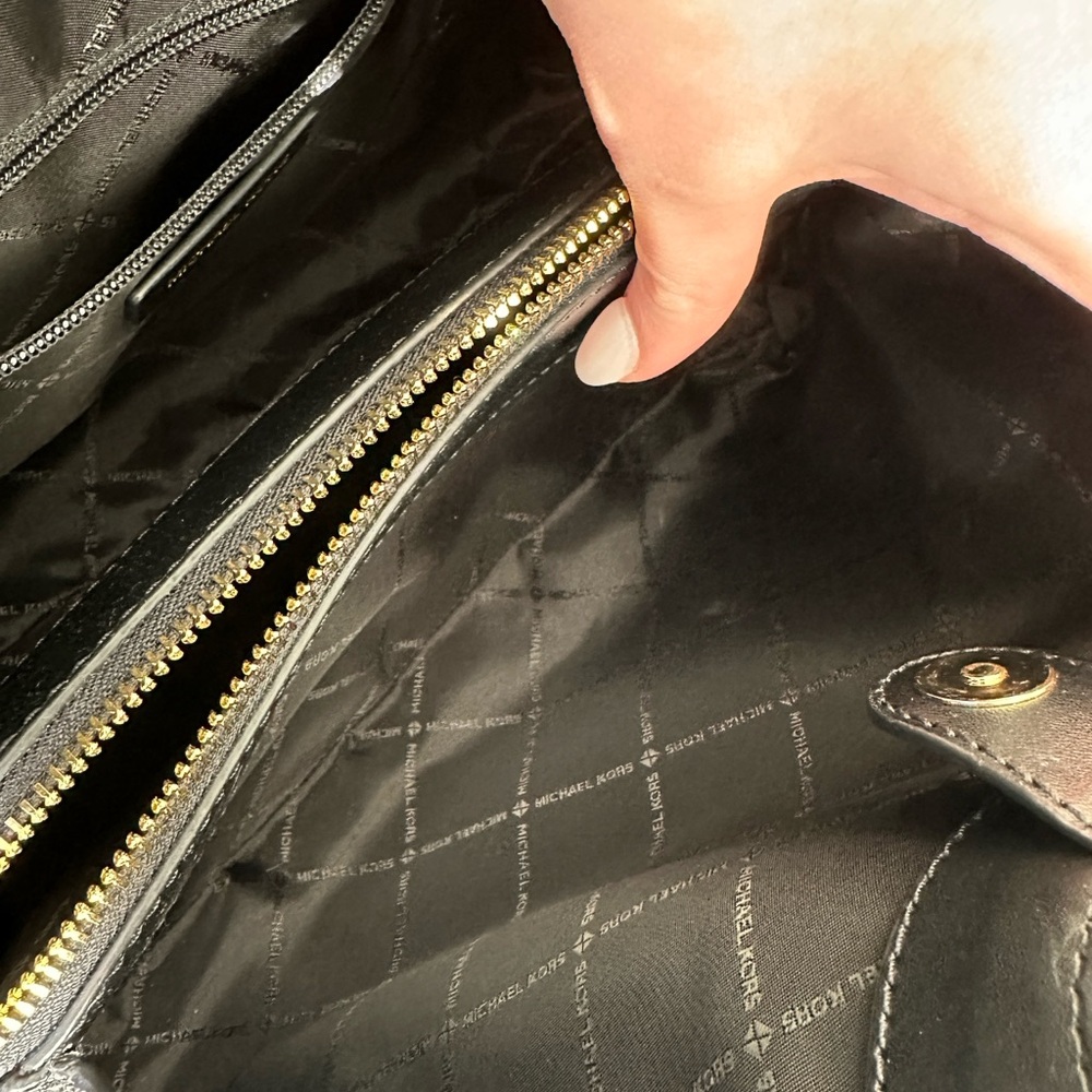 MAKE AN OFFER! Michael Kors Shoulder Bag - Picture 8 of 9